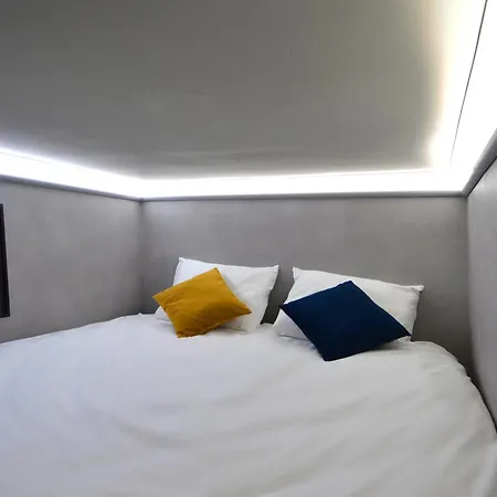 The Hyve Capsule Hostel Amsterdam Exterior photo